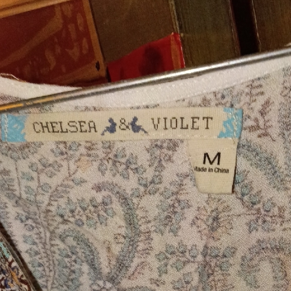 Adorable Chelsea & Violet Paisley Blouse in Blue and Cream - Picture 2 of 7